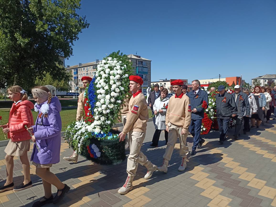 В РАЙЦЕНТРЕ ПРОШЕЛ ПРАЗДНИЧНЫЙ МИТИНГ.