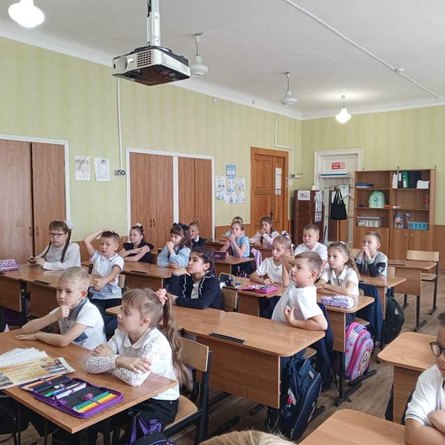 ШКОЛЬНИКАМ РАССКАЗАЛИ О ПРОТИВОДЕЙСТВИИ  ТЕРРОРУ.