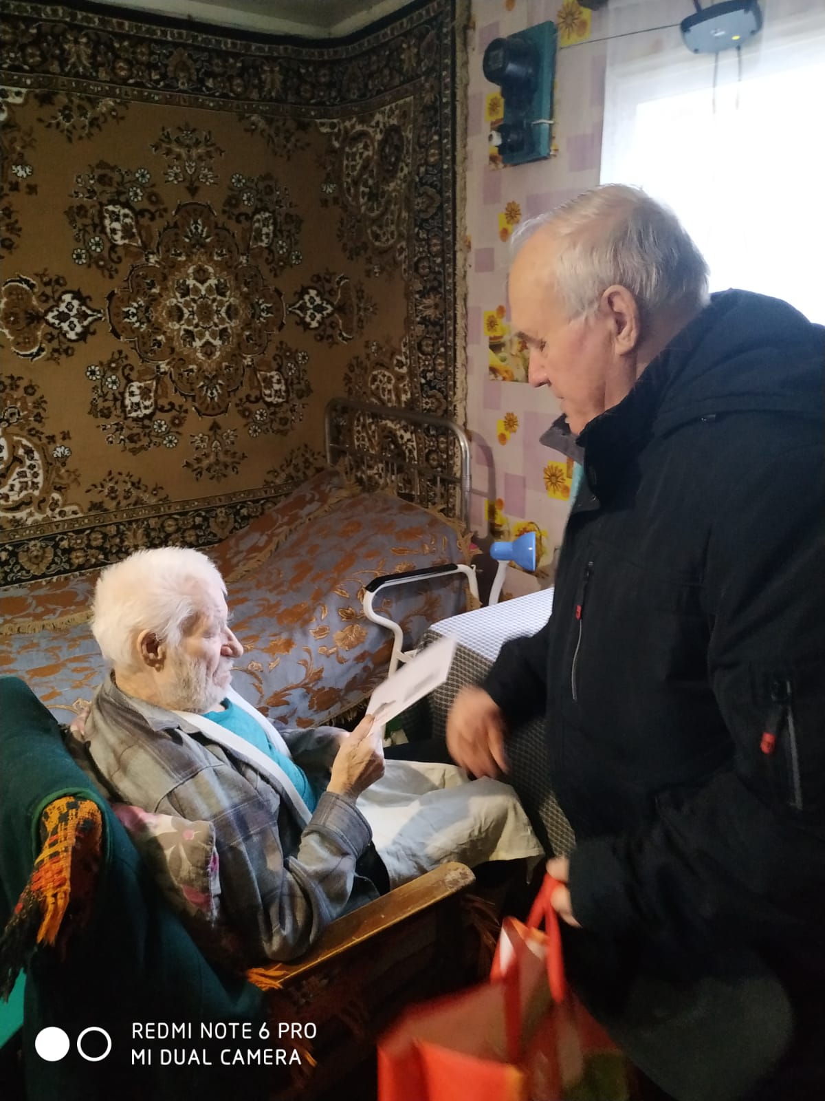 ПОЗДРАВИЛИ СТАРОЖИЛА ТАЛОВОЙ С 95-ЛЕТИЕМ.